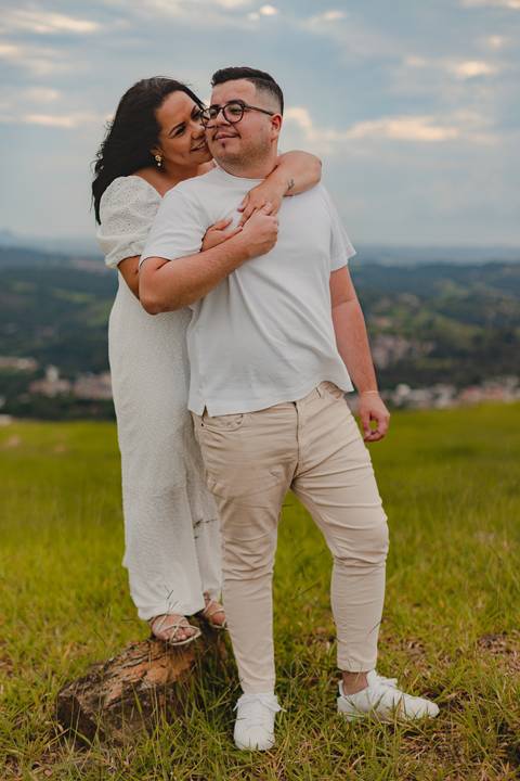 As melhores ideias e inspirações criativas de fotos de ensaio pré casamento registradas por fotógrafos profissionais de eventos da empresa Criativus Foto e Vídeo no Morro do Capuava'