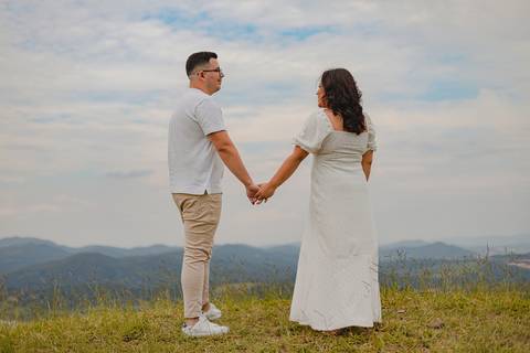 As melhores ideias e inspirações criativas de fotos de ensaio pré casamento registradas por fotógrafos profissionais de eventos da empresa Criativus Foto e Vídeo no Morro do Capuava'