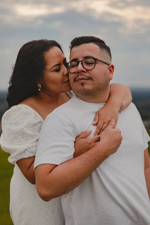 As melhores ideias e inspirações criativas de fotos de ensaio pré casamento registradas por fotógrafos profissionais de eventos da empresa Criativus Foto e Vídeo no Morro do Capuava'