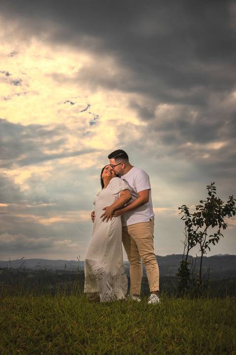 As melhores ideias e inspirações criativas de fotos de ensaio pré casamento registradas por fotógrafos profissionais de eventos da empresa Criativus Foto e Vídeo no Morro do Capuava'