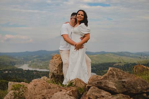 As melhores ideias e inspirações criativas de fotos de ensaio pré casamento registradas por fotógrafos profissionais de eventos da empresa Criativus Foto e Vídeo no Morro do Capuava'