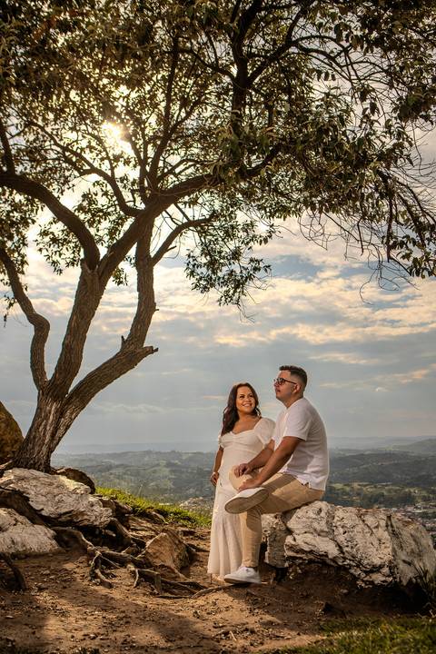 As melhores ideias e inspirações criativas de fotos de ensaio pré casamento registradas por fotógrafos profissionais de eventos da empresa Criativus Foto e Vídeo no Morro do Capuava'