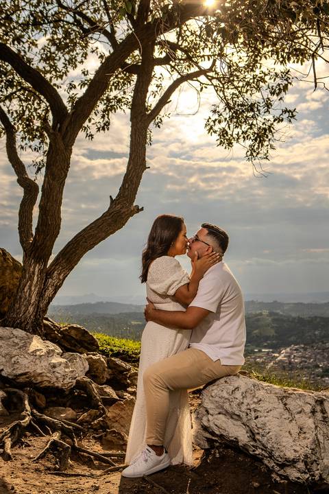 As melhores ideias e inspirações criativas de fotos de ensaio pré casamento registradas por fotógrafos profissionais de eventos da empresa Criativus Foto e Vídeo no Morro do Capuava'