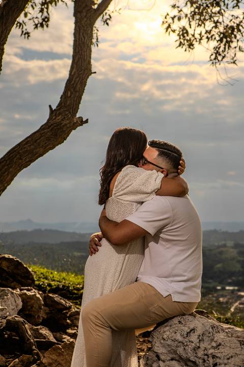 As melhores ideias e inspirações criativas de fotos de ensaio pré casamento registradas por fotógrafos profissionais de eventos da empresa Criativus Foto e Vídeo no Morro do Capuava'