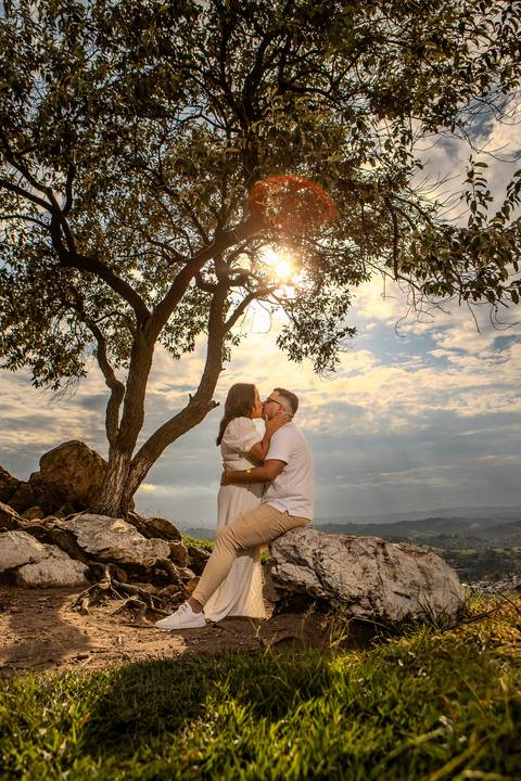 As melhores ideias e inspirações criativas de fotos de ensaio pré casamento registradas por fotógrafos profissionais de eventos da empresa Criativus Foto e Vídeo no Morro do Capuava'