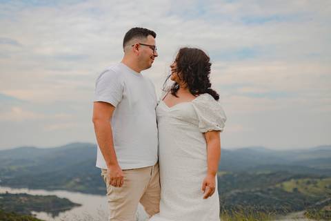 As melhores ideias e inspirações criativas de fotos de ensaio pré casamento registradas por fotógrafos profissionais de eventos da empresa Criativus Foto e Vídeo no Morro do Capuava'
