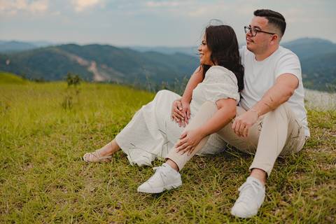 As melhores ideias e inspirações criativas de fotos de ensaio pré casamento registradas por fotógrafos profissionais de eventos da empresa Criativus Foto e Vídeo no Morro do Capuava'