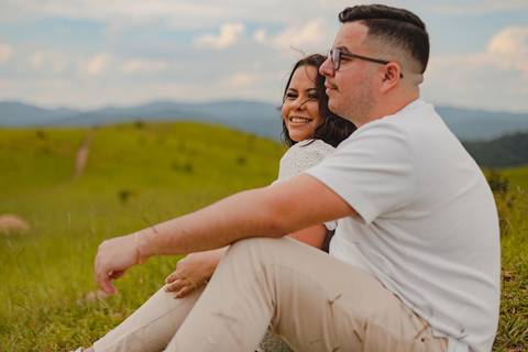 As melhores ideias e inspirações criativas de fotos de ensaio pré casamento registradas por fotógrafos profissionais de eventos da empresa Criativus Foto e Vídeo no Morro do Capuava'