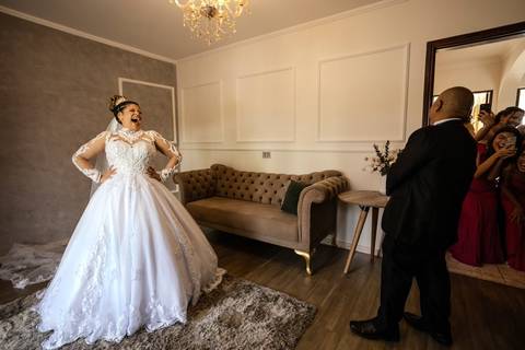 As melhores ideias e inspirações criativas de fotos de casamento registradas por fotógrafos profissionais de eventos da empresa Criativus Foto e Vídeo no Restaurante El Uruguayo: Fotos da noiva'