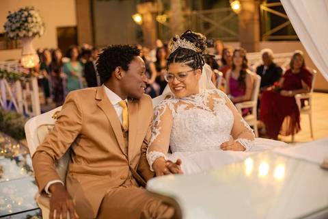 As melhores ideias e inspirações criativas de fotos de casamento registradas por fotógrafos profissionais de eventos da empresa Criativus Foto e Vídeo no Restaurante El Uruguayo: Fotos do momento da cerimônia no Espaço Buffet Reis Recepções'