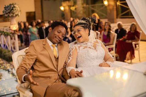 As melhores ideias e inspirações criativas de fotos de casamento registradas por fotógrafos profissionais de eventos da empresa Criativus Foto e Vídeo no Restaurante El Uruguayo: Fotos do momento da cerimônia no Espaço Buffet Reis Recepções'