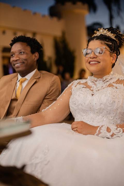 As melhores ideias e inspirações criativas de fotos de casamento registradas por fotógrafos profissionais de eventos da empresa Criativus Foto e Vídeo no Restaurante El Uruguayo: Fotos do momento da cerimônia no Espaço Buffet Reis Recepções'