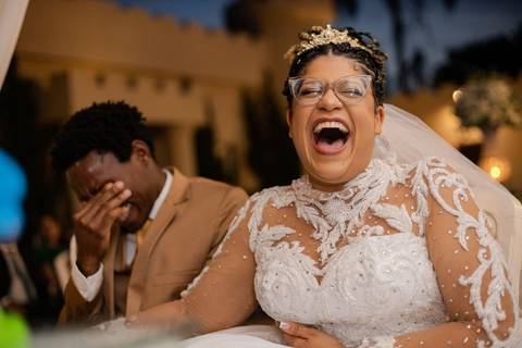 As melhores ideias e inspirações criativas de fotos de casamento registradas por fotógrafos profissionais de eventos da empresa Criativus Foto e Vídeo no Restaurante El Uruguayo: Fotos do momento da cerimônia no Espaço Buffet Reis Recepções'