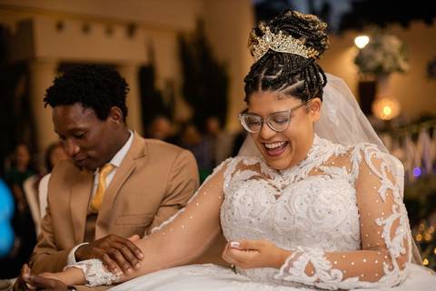 As melhores ideias e inspirações criativas de fotos de casamento registradas por fotógrafos profissionais de eventos da empresa Criativus Foto e Vídeo no Restaurante El Uruguayo: Fotos do momento da cerimônia no Espaço Buffet Reis Recepções'