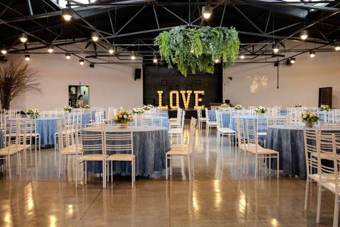 As melhores ideias e inspirações criativas de fotos de casamento registradas por fotógrafos profissionais de eventos da empresa Criativus Foto e Vídeo no Espaço Alecrim'