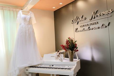 As melhores ideias e inspirações criativas de fotos de casamento registradas por fotógrafos profissionais de eventos da empresa Criativus Foto e Vídeo fotos do making of da noiva no Salão de Beleza Alpha Noivas'