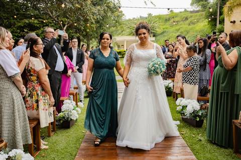 As melhores ideias e inspirações criativas de fotos de casamento registradas por fotógrafos profissionais de eventos da empresa Criativus Foto e Vídeo no Espaço Alecrim: Fotos do momento da Cerimônia'