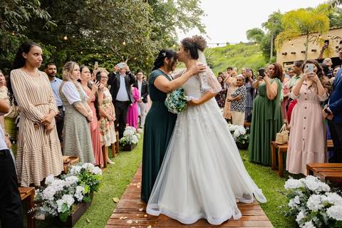As melhores ideias e inspirações criativas de fotos de casamento registradas por fotógrafos profissionais de eventos da empresa Criativus Foto e Vídeo no Espaço Alecrim: Fotos do momento da Cerimônia'