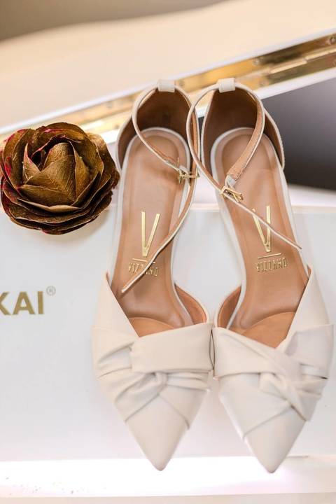 As melhores ideias e inspirações criativas de fotos de casamento registradas por fotógrafos profissionais de eventos da empresa Criativus Foto e Vídeo fotos do making of da noiva no Salão de Beleza Alpha Noivas'