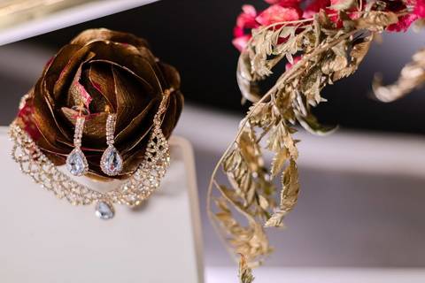 As melhores ideias e inspirações criativas de fotos de casamento registradas por fotógrafos profissionais de eventos da empresa Criativus Foto e Vídeo fotos do making of da noiva no Salão de Beleza Alpha Noivas'