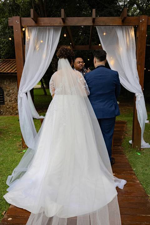 As melhores ideias e inspirações criativas de fotos de casamento registradas por fotógrafos profissionais de eventos da empresa Criativus Foto e Vídeo no Espaço Alecrim: Fotos do momento da Cerimônia'