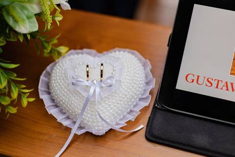 As melhores ideias e inspirações criativas de fotos de casamento registradas por fotógrafos profissionais de eventos da empresa Criativus Foto e Vídeo no Espaço Alecrim: Fotos do momento da Cerimônia'