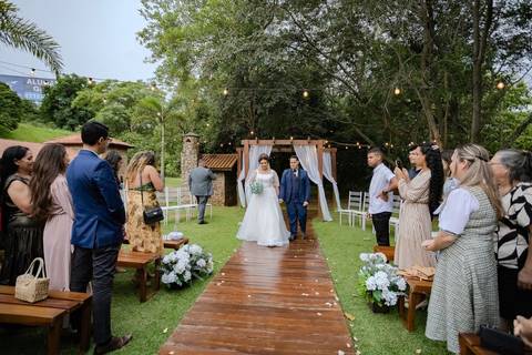 As melhores ideias e inspirações criativas de fotos de casamento registradas por fotógrafos profissionais de eventos da empresa Criativus Foto e Vídeo no Espaço Alecrim: Fotos do momento da Cerimônia'