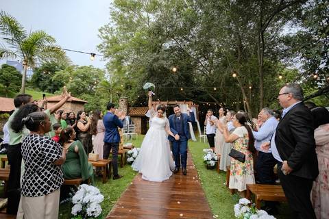 As melhores ideias e inspirações criativas de fotos de casamento registradas por fotógrafos profissionais de eventos da empresa Criativus Foto e Vídeo no Espaço Alecrim: Fotos do momento da Cerimônia'