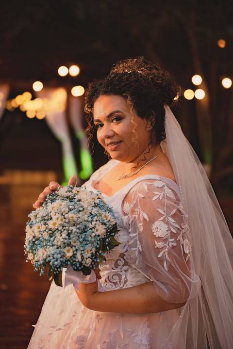 As melhores ideias e inspirações criativas de fotos de casamento registradas por fotógrafos profissionais de eventos da empresa Criativus Foto e Vídeo no Espaço Alecrim: Fotos do vestido da noiva'