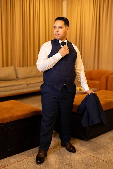 As melhores ideias e inspirações criativas de fotos de casamento registradas por fotógrafos profissionais de eventos da empresa Criativus Foto e Vídeo no Espaço Alecrim: Fotos do Noivo'