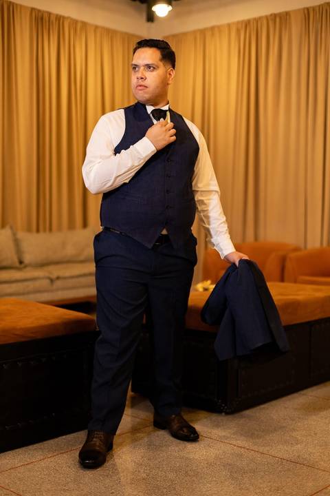 As melhores ideias e inspirações criativas de fotos de casamento registradas por fotógrafos profissionais de eventos da empresa Criativus Foto e Vídeo no Espaço Alecrim: Fotos do Noivo'