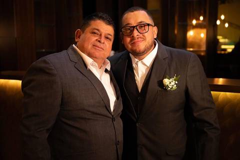 As melhores ideias e inspirações criativas de fotos de casamento registradas por fotógrafos profissionais de eventos da empresa Criativus Foto e Vídeo no Espaço Mansão Zurique: Fotos do Making of do Noivo'