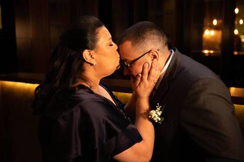 As melhores ideias e inspirações criativas de fotos de casamento registradas por fotógrafos profissionais de eventos da empresa Criativus Foto e Vídeo no Espaço Mansão Zurique: Fotos do Making of do Noivo'