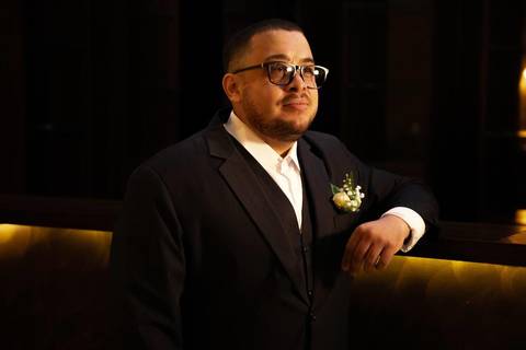 As melhores ideias e inspirações criativas de fotos de casamento registradas por fotógrafos profissionais de eventos da empresa Criativus Foto e Vídeo no Espaço Mansão Zurique: Fotos do Making of do Noivo'