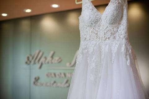 As melhores ideias e inspirações criativas de fotos de casamento registradas por fotógrafos profissionais de eventos da empresa Criativus Foto e Vídeo fotos do making of da noiva no Salão de Beleza Alpha Noivas'