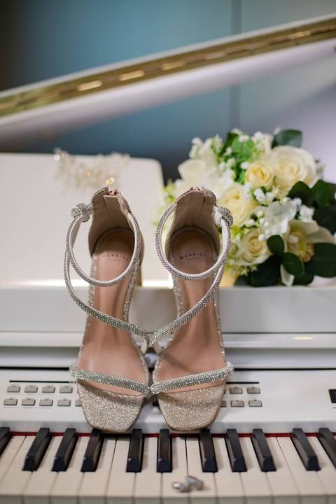 As melhores ideias e inspirações criativas de fotos de casamento registradas por fotógrafos profissionais de eventos da empresa Criativus Foto e Vídeo fotos do making of da noiva no Salão de Beleza Alpha Noivas'