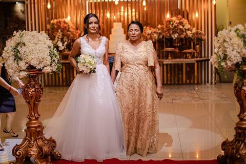 As melhores ideias e inspirações criativas de fotos de casamento registradas por fotógrafos profissionais de eventos da empresa Criativus Foto e Vídeo no Espaço Mansão Zurique: Fotos do momento da cerimônia'