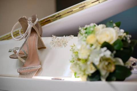 As melhores ideias e inspirações criativas de fotos de casamento registradas por fotógrafos profissionais de eventos da empresa Criativus Foto e Vídeo fotos do making of da noiva no Salão de Beleza Alpha Noivas'