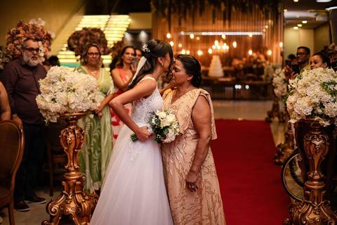 As melhores ideias e inspirações criativas de fotos de casamento registradas por fotógrafos profissionais de eventos da empresa Criativus Foto e Vídeo no Espaço Mansão Zurique: Fotos do momento da cerimônia'