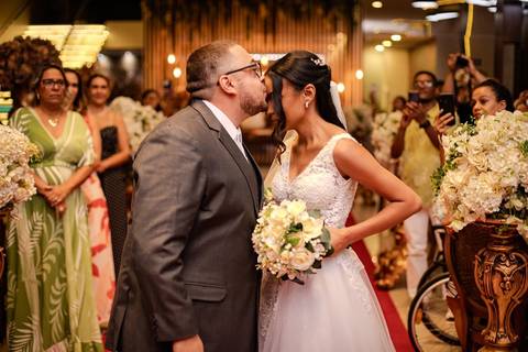 As melhores ideias e inspirações criativas de fotos de casamento registradas por fotógrafos profissionais de eventos da empresa Criativus Foto e Vídeo no Espaço Mansão Zurique: Fotos do momento da cerimônia'