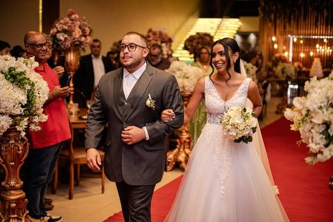 As melhores ideias e inspirações criativas de fotos de casamento registradas por fotógrafos profissionais de eventos da empresa Criativus Foto e Vídeo no Espaço Mansão Zurique: Fotos do momento da cerimônia'