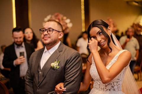 As melhores ideias e inspirações criativas de fotos de casamento registradas por fotógrafos profissionais de eventos da empresa Criativus Foto e Vídeo no Espaço Mansão Zurique: Fotos do momento da cerimônia'