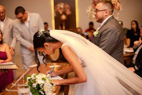 As melhores ideias e inspirações criativas de fotos de casamento registradas por fotógrafos profissionais de eventos da empresa Criativus Foto e Vídeo no Espaço Mansão Zurique: Fotos do momento da cerimônia'