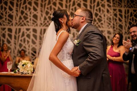 As melhores ideias e inspirações criativas de fotos de casamento registradas por fotógrafos profissionais de eventos da empresa Criativus Foto e Vídeo no Espaço Mansão Zurique: Fotos do momento da cerimônia'