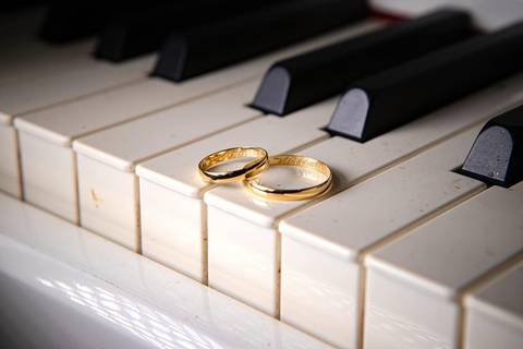 As melhores ideias e inspirações criativas de fotos de casamento registradas por fotógrafos profissionais de eventos da empresa Criativus Foto e Vídeo fotos do making of da noiva no Salão de Beleza Alpha Noivas'