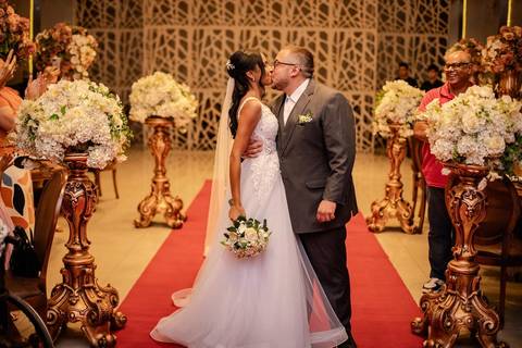 As melhores ideias e inspirações criativas de fotos de casamento registradas por fotógrafos profissionais de eventos da empresa Criativus Foto e Vídeo no Espaço Mansão Zurique: Fotos do momento da cerimônia'