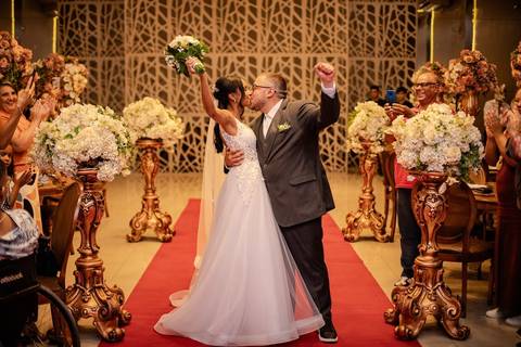 As melhores ideias e inspirações criativas de fotos de casamento registradas por fotógrafos profissionais de eventos da empresa Criativus Foto e Vídeo no Espaço Mansão Zurique: Fotos do momento da cerimônia'