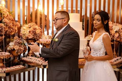 As melhores ideias e inspirações criativas de fotos de casamento registradas por fotógrafos profissionais de eventos da empresa Criativus Foto e Vídeo no Espaço Mansão Zurique: Fotos protocolares apenas os noivos'