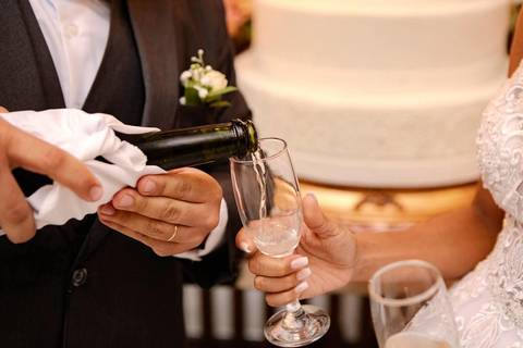 As melhores ideias e inspirações criativas de fotos de casamento registradas por fotógrafos profissionais de eventos da empresa Criativus Foto e Vídeo no Espaço Mansão Zurique: Fotos protocolares apenas os noivos'