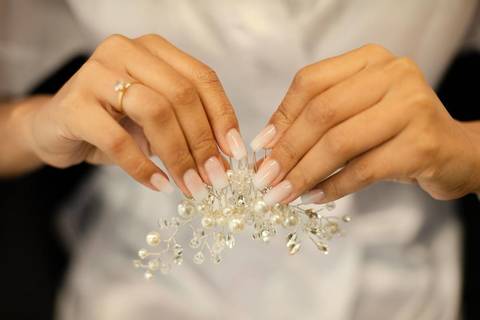 As melhores ideias e inspirações criativas de fotos de casamento registradas por fotógrafos profissionais de eventos da empresa Criativus Foto e Vídeo fotos do making of da noiva no Salão de Beleza Alpha Noivas'